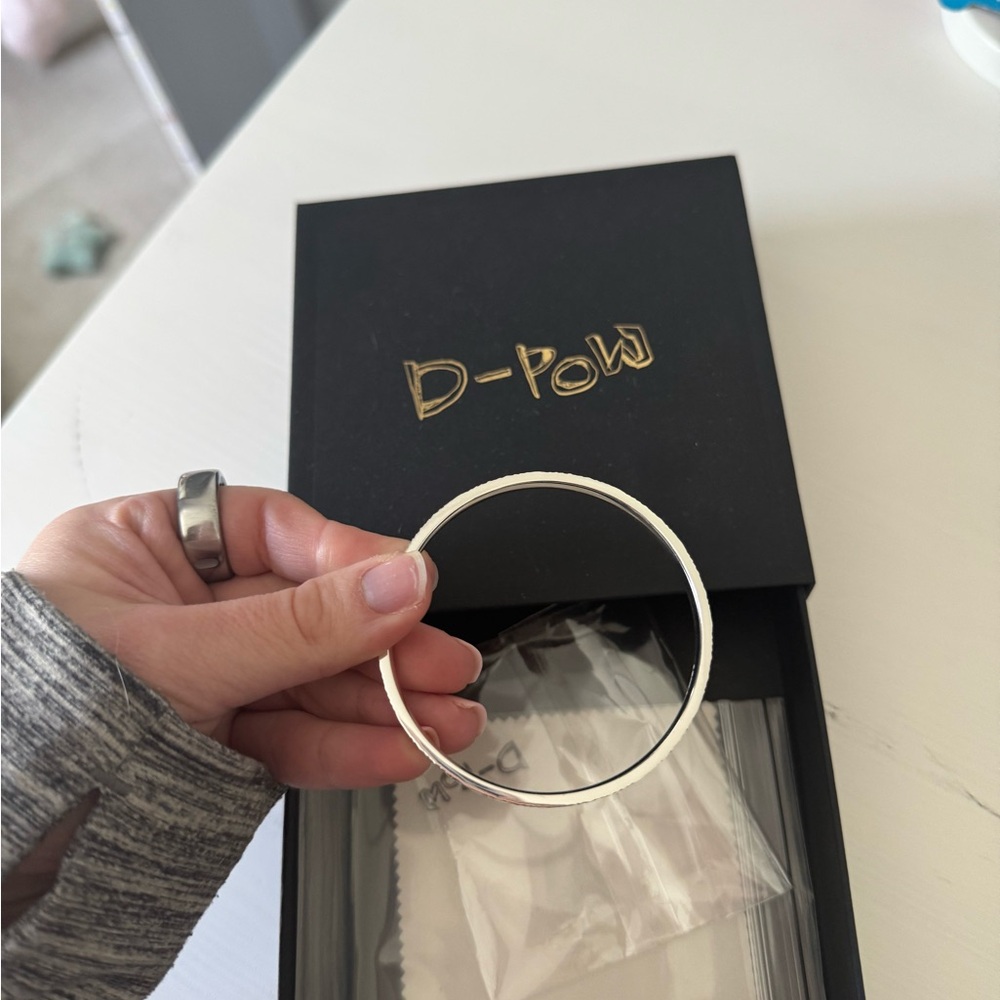 Elegant Silver Bracelet - Picture 5 of 8